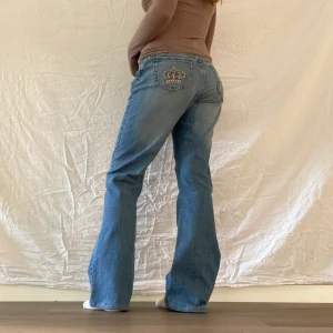 ”Victoria Beckham” jeans  - Liknar de populära Victoria Beckham jeansen! Midjemått 78 innebenslängd 77
