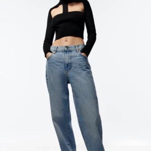 Tröja från Zara - Endast använd 1 gång, säljer då jag inte fått så mycket användning för den som jag trodde. Säljer för 70kr exklusive frakt ❣️ skriv för mer bilder