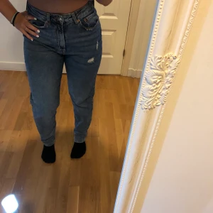 Högmidjade jeans - Skit sköna jeans som laddar till de mesta. Kolla profilen för fler annonser