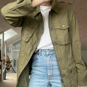 Gant jacka  - Utility jacket/overshirt från Gant i perfekt skick. Sparsamt använd.  Obs snabb affär pga flytt💚