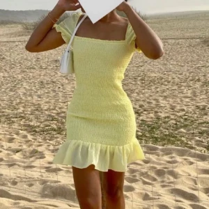 Zara klänning - Jättefin klänning från Zara, endast använt en gång! Skriv för egna bilder ✨