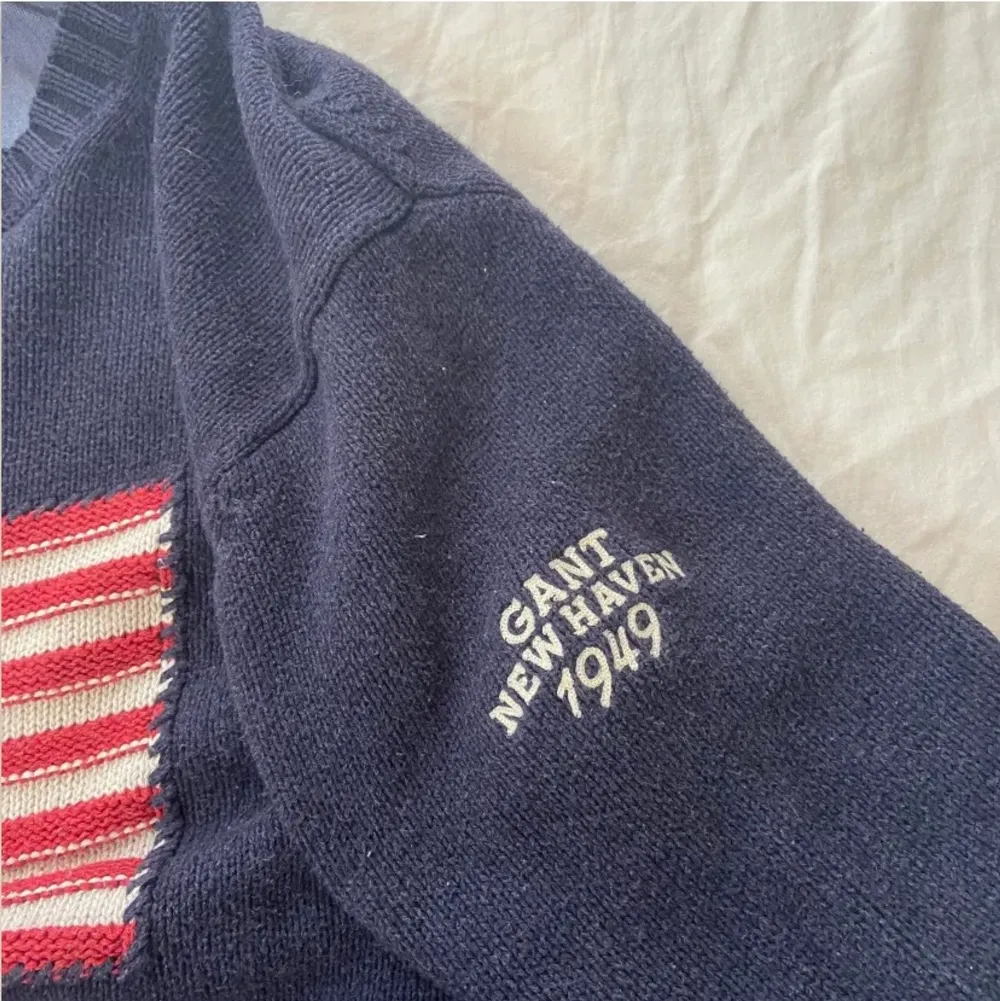 Säljer min gant tröja med amerikanska flaggan, storlek M (jag har xs)🤎Fint skick! Hämtas i slussen eller postas. Köp nu är på :). Stickat.