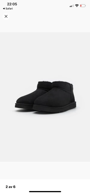 Uggs - Säljer ett par ultra mini uggs i storlek 39, använda en gång,  Så snygga!! Kan även tänka mig att byta mot likadana i färgen chestnut💕✨ Inga skammbud