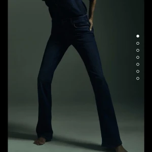 Low rise jeans Zara  - Säljer nu dessa mycket populära jeansen från Zara som både är lowrise och bootcut. Knappt använda och perfekt nu till vintern. 