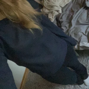 Stickad tröja  - Säljer denna stickade tröja från vila🙏🏽