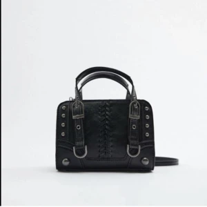 Zara väska - Väska från Zara som är i nyskick 💕 knapppt använd 