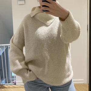 Kofta - Beige, alpacka blandad kofta från h&m i storlek medium. Använd någon enstaka gång.