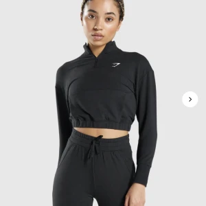 Gymshark Pippa Training Pullover - Black - Använt endast en gång pga att den är för liten för mig