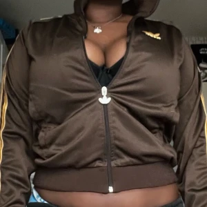 Adidas kofta/ zipup - 90s Adidas Zip up i nära till ny ut, betala pris + shipping 