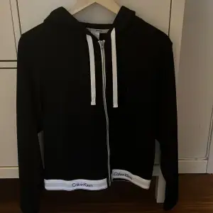 Calvin Klein sleepwear zip hoodie Aldrig använd Stl M Pris lappen kvar köpt för 799kr