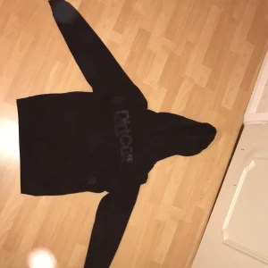 Dirt cült hoddie svart, storlek L - Svar dirt cült hoddie, utan tecken på användning.