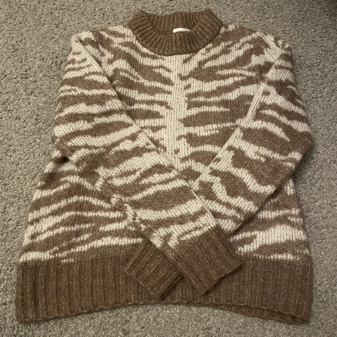 Stickad tröja