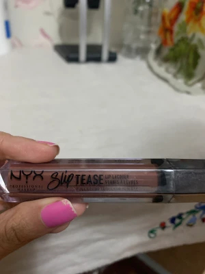 Läppfärg NYX - Helt nytt läppfärg från Nyx, inplastad. Kan hämtas eller mötas upp i Stockholm, helst Farsta Centrum.  Skriv vid eventuella frågor eller funderingar 💕