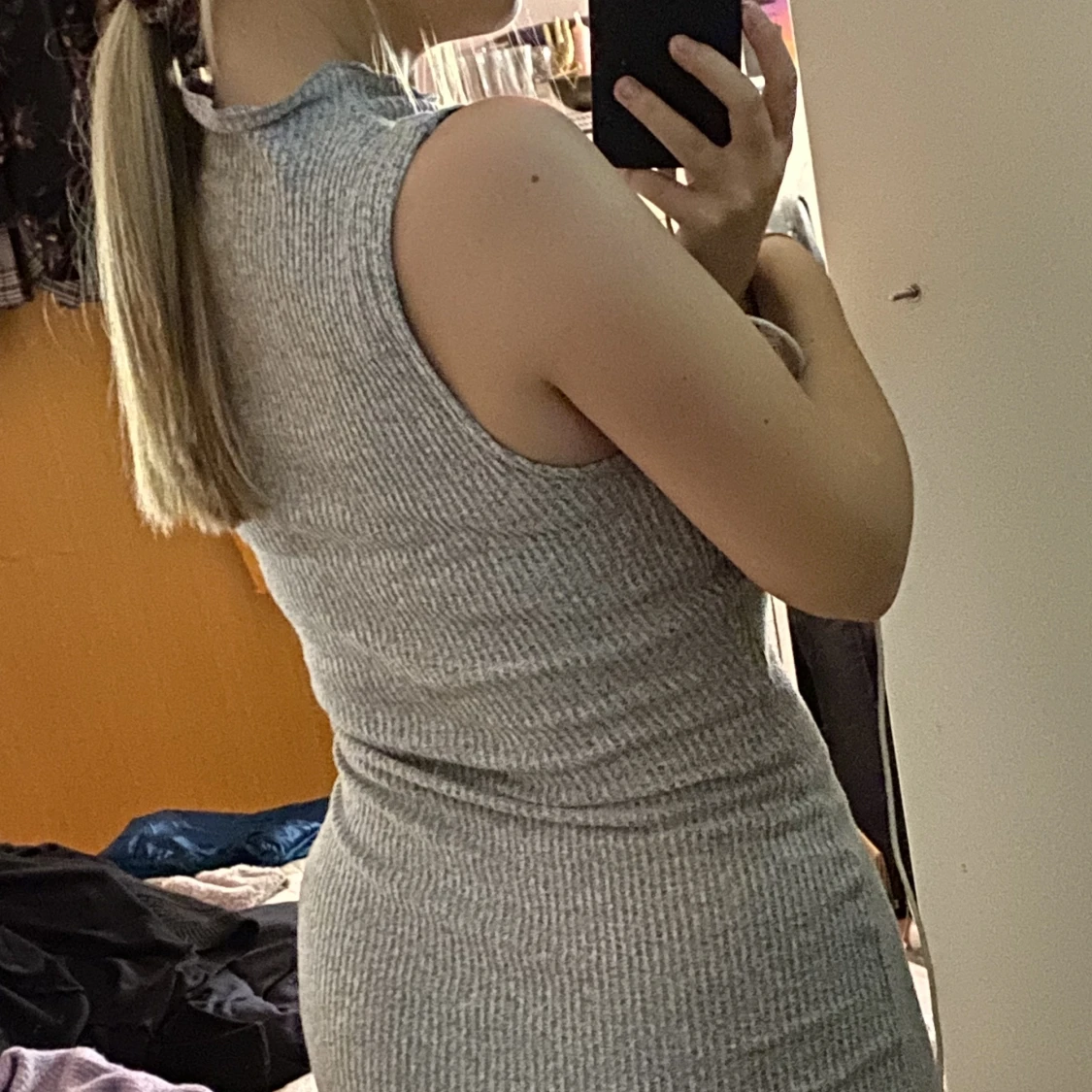 Stickad knälång klänning - 90