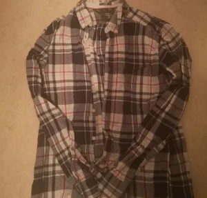 Flanell skjorta  - Flanell skjorta från hm. Nypris:200kr