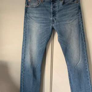 Levi’s 501 jeans blå - Levi’s 501 jeans blå. Använda fåtal gånger.