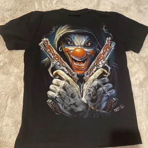 T-shirts  - En häftig tröja säljer då jag vill bli av med massa kläder i garderoben 😊