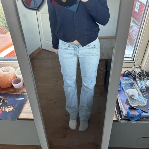 Weekday jeans - Ett par jätte fina jeans från weekday som inte kommer till användning längre💕