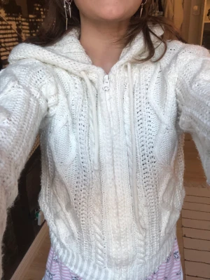 Stickad tröja från newyorker -  jättefin stickad tröja som nästan aldrig kommit till användning🥰