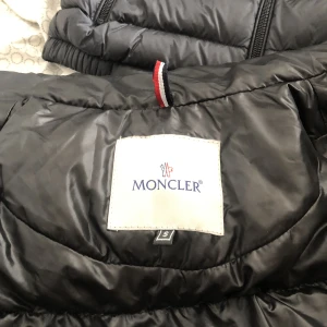 Jacka  - Hej ! Säljer nu min jacka då fått en ny :) stl S. Dam 