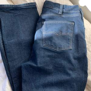 lågmidjade jeans från pearson, är mindre i storleken!!