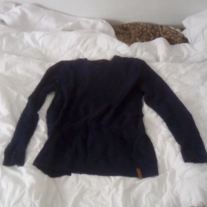 Stickad tröja  - En stickad tröja 