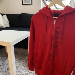 Lecacci zip up - Snygg zip up hoodie från Lecacci. Nypris 999, slut i lager på hemsida. Vill se vad jag kan få för den. 