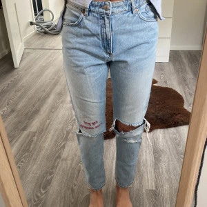 Jeans - Jeans i storlek small, köpta för några år sen och använda några gånger 