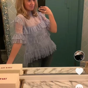 By malina topp strl s - Säljer denna fina topp från bymalina!❤️❤️endast använd en gång!