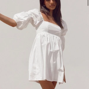 Studentklänning - Oanvänd studentklänning från Princess polly. Passar inte mig🤩