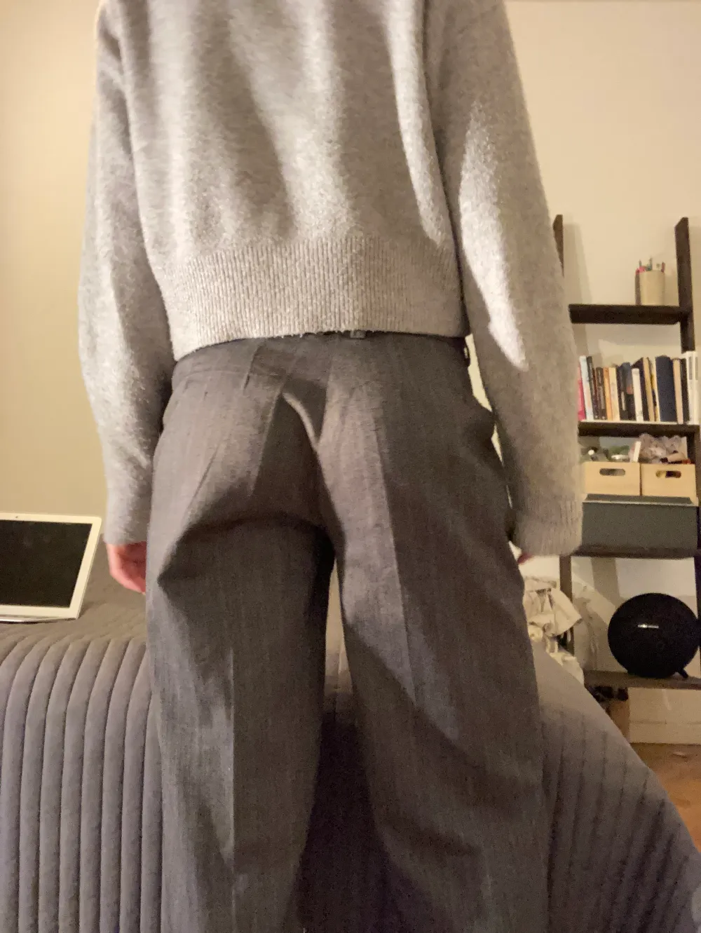 Snygga grå kostymbyxor😍🙌🏼Sitter perfekt på mig som är 36/S och är 170cm. . Jeans & Byxor.