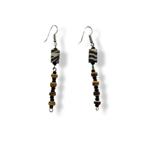 Örhängen  - Udda men snygga örhängen! säljer dessa för 30kr + frakt ! hör av dig vid intresse och glöm inte av att kolla in alla andra örhängen som jag säljer i min profil ! 