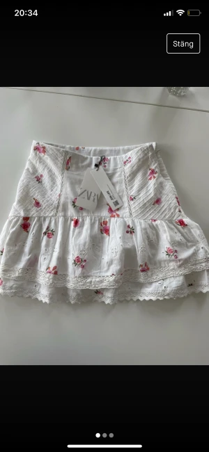 Volangkjol Zara - Helt oanvänd kjol från zara med lappen kvar