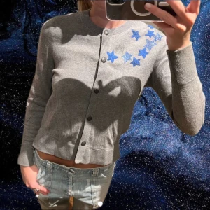 Sjukt cool Zadig tröja - Säljer denna sjukt snygga Zadig tröjan med stjärn detaljer!