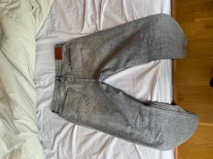 Blue Ridge Jeans - Blue Ridge Jeans i grå färg i storlek W31 L32, helt nytt skick och bra kvalite. 400kr 