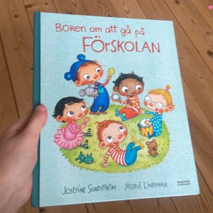 Boken om att gå på förskolan - Det är en bok för småbarn som precis ska börja skolan. Den är i fint skick och min lillasyster älskade den när hon var runt  1-års åldern.