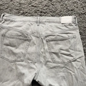 Weekday space jeans (herr) - Grå weekday jeans i modellen space. Storlek 33/32.