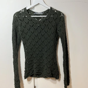 Stickad tröja  - Bra skick  Mörkgrön