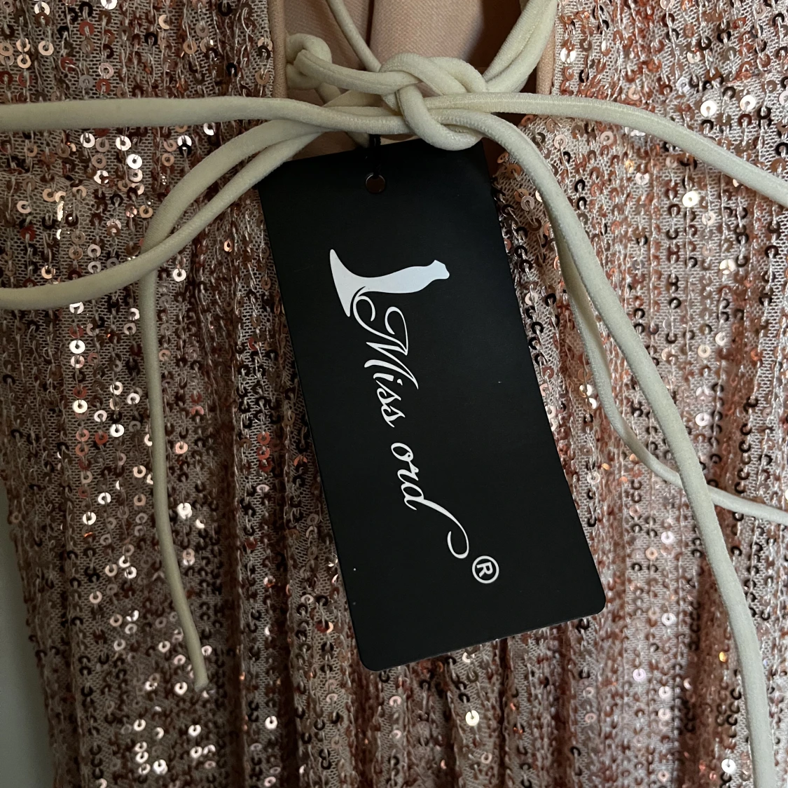 Oanvänd balklänning - säljes extra billig - 91