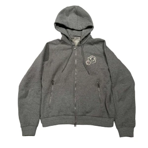 Moncler hoodie  - Ljus grå inte mörk grå , rep 