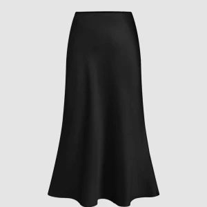 Satin kjol - Helt ny kjol från cider, oanvänd! Sista bilden visar hur den sitter på fast i en annan färg🤍