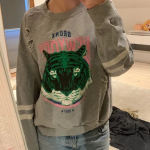 Tröja - En tröja som är använd många gånger men då knte är min stil längre köpt för 200