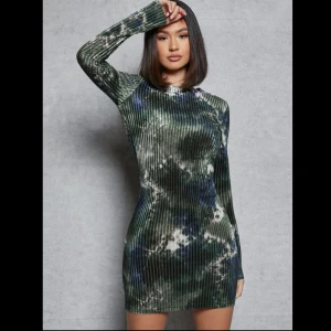 Klänning  - Skit snygg kläning från Shein  Storlek s 