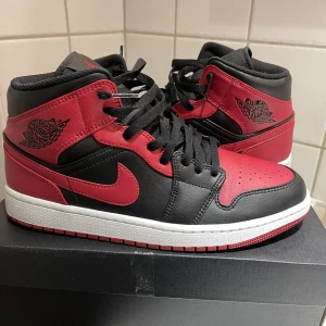 Jordens - Säljer ett par Jordens köpta för något år sen men ändats andvända Max 2 gånger💫