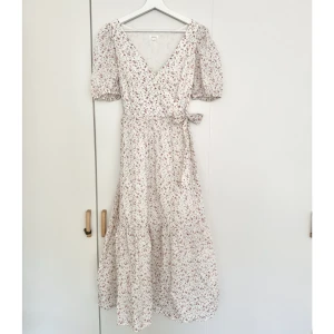 NY! Newbie Woman Kappahl Dress Nypris 899:- strl S - Helt NY! Klänning från Newbie Woman Kappahl i strl S