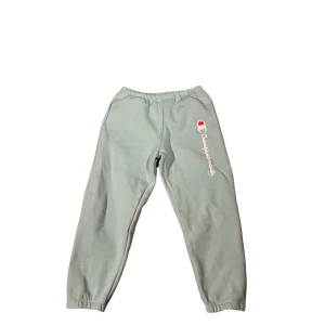 Supreme X Champion Sweatpants - Skick: 9/10 Storlek L Bud från 500:-