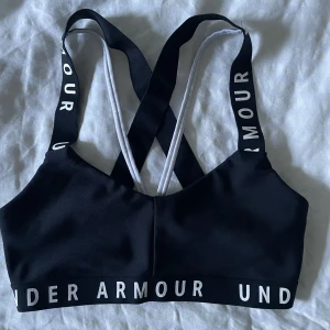 Tränings topp - Superfin träningstopp! Kommer tyvär inte till användning därför säljer jag den! Storlek xs🖤 80kr+ frakt 