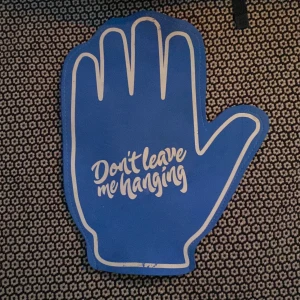 Snygg hand😍😍 - Det är en snygg vante som är varm och  är även inne. Bor i Stockholm på Östermalm