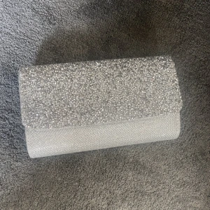 Balväska - Balväska/ kuvertväska endast använd en gång