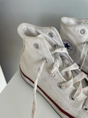 Converse  - Säljer mina vita converse i storlek 36. Ny pris 500